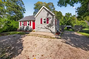 660 Tower Hill Rd, North Kingstown, RI 02852 - Photo 3