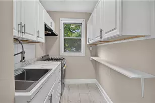 28 Pumgansett St, Providence, RI 02908 - Photo 17
