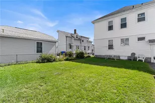 208 Suffolk Ave, Pawtucket, RI 02861 - Photo 33