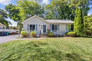 35 Kenwood St, Warwick, RI 02889 - Photo 1