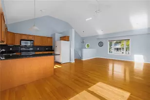 75 James St, East Providence, RI 02914 - Photo 11