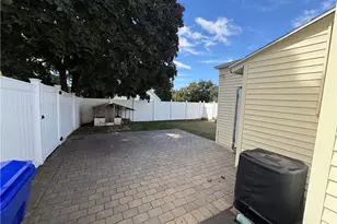 40 Standish Ave, Providence, RI 02908 - Photo 27