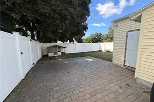 40 Standish Ave, Providence, RI 02908 - Photo 29