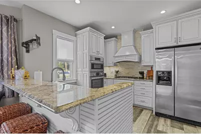 28 Rhode Island Avenue, Newport, RI 02840 - Photo 9