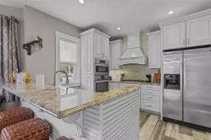 28 Rhode Island Ave, Newport, RI 02840 - Photo 9