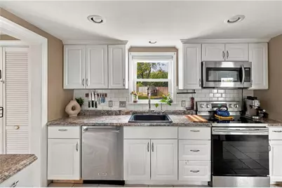 60 Parkway Drive, Warwick, RI 02886 - Photo 9