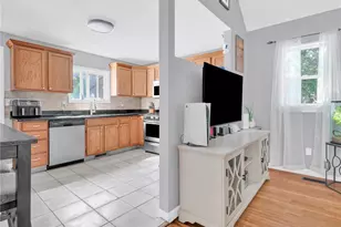 37 Oxford Ave, Warwick, RI 02889 - Photo 7