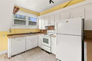 46 Chastellux Ave, Newport, RI 02840 - Photo 15