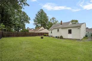 37 Haverford Rd, Warwick, RI 02886 - Photo 25
