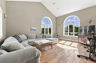 8 Lake View Ct, Johnston, RI 02919 - Photo 5