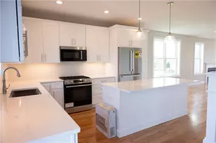 25 Bunker Hill Crossing, Portsmouth, RI 02871 - Photo 1