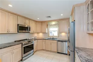 159 Hanover St, Warwick, RI 02886 - Photo 7