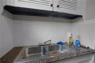 207 Oakland Ave, Providence, RI 02908 - Photo 9