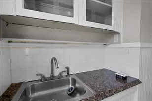 207 Oakland Ave, Providence, RI 02908 - Photo 17