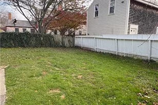 8 Bridge St St, Newport, RI 02840 - Photo 11