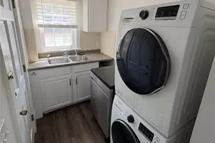 8 Bridge St St, Newport, RI 02840 - Photo 3