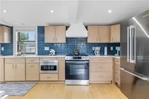 7 Dearborn St, Newport, RI 02840 - Photo 13