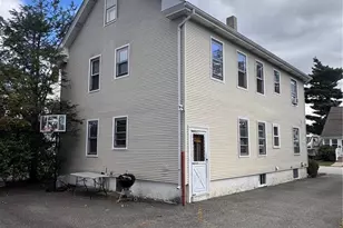 71 Rowe Ave, Pawtucket, RI 02861 - Photo 3
