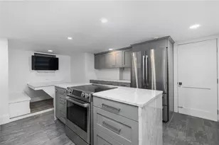 245 Eustis Ave, Newport, RI 02840 - Photo 5