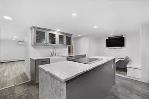 245 Eustis Ave, Newport, RI 02840 - Photo 7