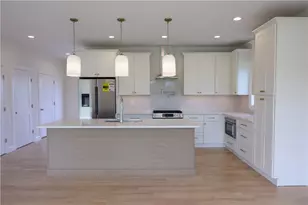 153 Revolution Wy, Middletown, RI 02840 - Photo 5