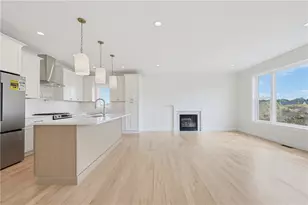 153 Revolution Wy, Middletown, RI 02840 - Photo 31