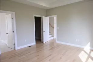 153 Revolution Wy, Middletown, RI 02840 - Photo 19