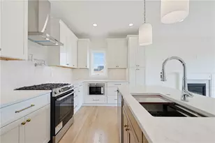 153 Revolution Wy, Middletown, RI 02840 - Photo 23