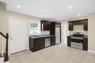 79 Franklin St, Bristol, RI 02809 - Photo 27