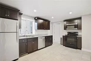 79 Franklin St, Bristol, RI 02809 - Photo 3