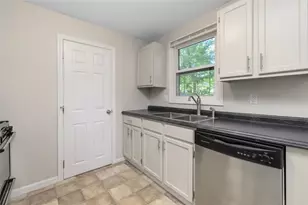 131 Kenyon Ave, Warwick, RI 02886 - Photo 9