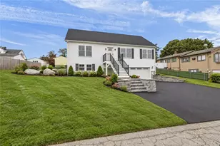 121 Robert Gray Ave, Tiverton, RI 02878 - Photo 3