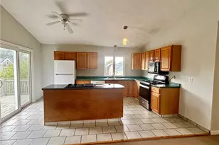 14 West St, Bristol, RI 02809 - Photo 3