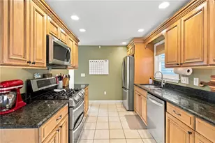 248 Knollwood Dr, Woonsocket, RI 02895 - Photo 9