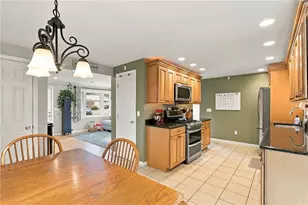 248 Knollwood Dr, Woonsocket, RI 02895 - Photo 11