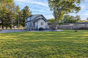 565 Sandy Ln, Warwick, RI 02889 - Photo 3
