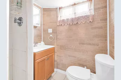 33 Governor Street, Cranston, RI 02920 - Photo 15