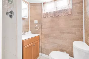33 Governor St, Cranston, RI 02920 - Photo 15