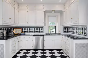 36 Beacon Hill Rd, Newport, RI 02840 - Photo 11