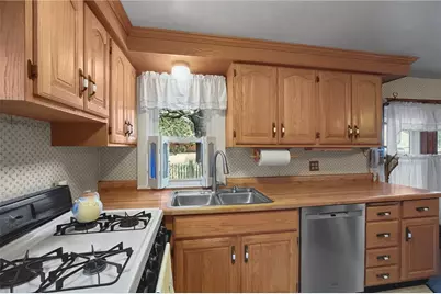 64 Crest Avenue, Warwick, RI 02886 - Photo 9