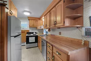 64 Crest Ave, Warwick, RI 02886 - Photo 11