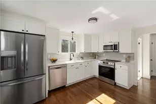330 Manolla Ave, Warwick, RI 02888 - Photo 3