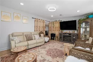 807 Pontiac Ave, Cranston, RI 02910 - Photo 5