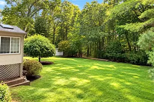 8 Woodcrest Dr, Cumberland, RI 02864 - Photo 5
