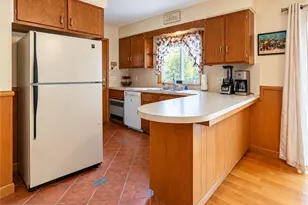 41 Wildwood Ave, East Providence, RI 02916 - Photo 13