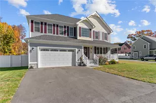 132 Theresa Marie Ave, Woonsocket, RI 02895 - Photo 3