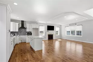 132 Theresa Marie Ave, Woonsocket, RI 02895 - Photo 7