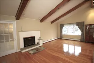 4 Sherwood Ln, Smithfield, RI 02828 - Photo 3