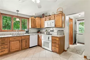 510 Maureen Cir, Burrillville, RI 02839 - Photo 9