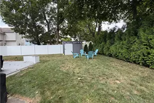 35 Bellman Ave, Warwick, RI 02886 - Photo 3